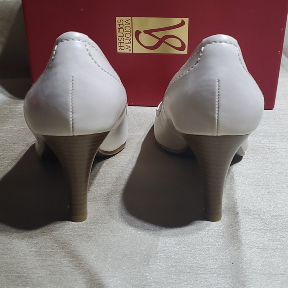 Victoria Spencer, Ivory colored, peep toe heels. - Picture 4 of 7